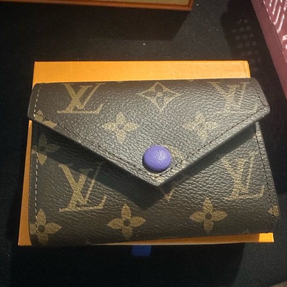 Small Wallet - Picture 1 of 2